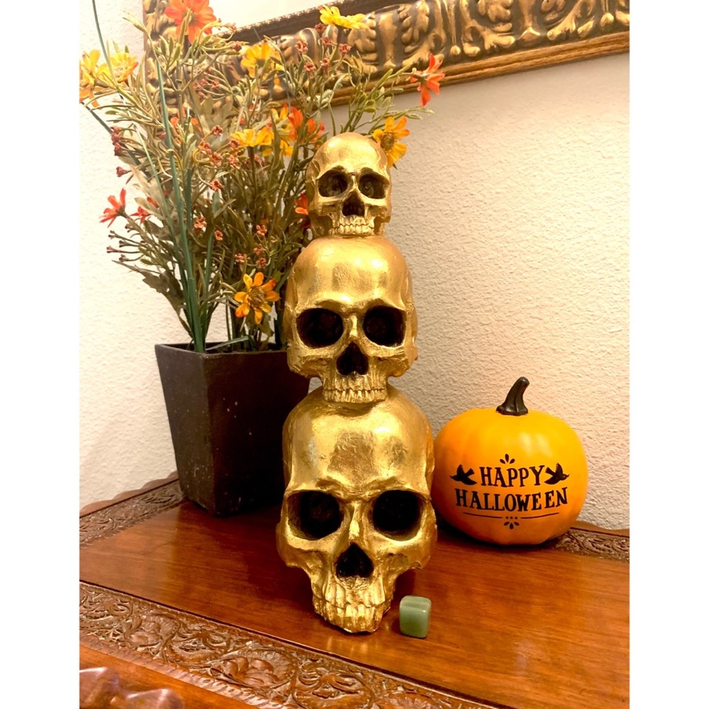 💀 NEW GOTHIC HALLOWEEN TABLETOP DECOR 3 TIER GOLD HUMAN SKULLS LIGHT UP FIGURE - Picture 3 of 10